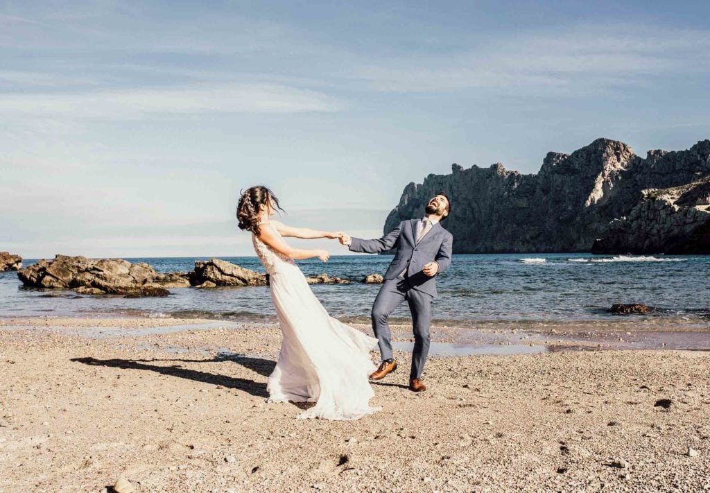 postwedding photographer mallorca in arms