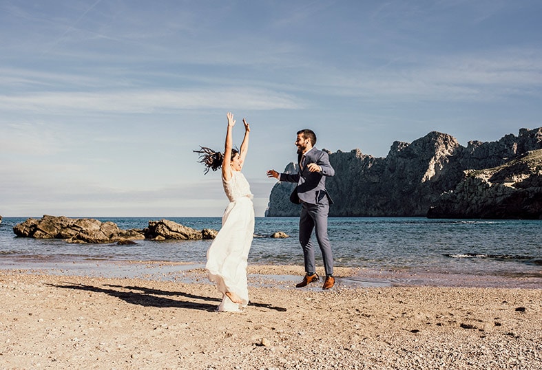 postwedding photographer mallorca jump