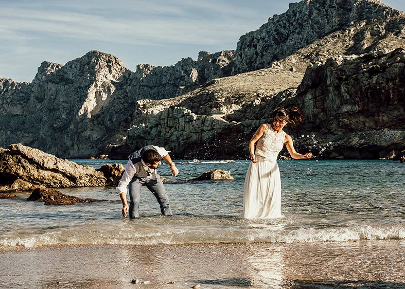 postwedding photographer mallorca beach