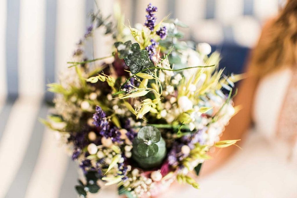 natural wedding photographer bouquet