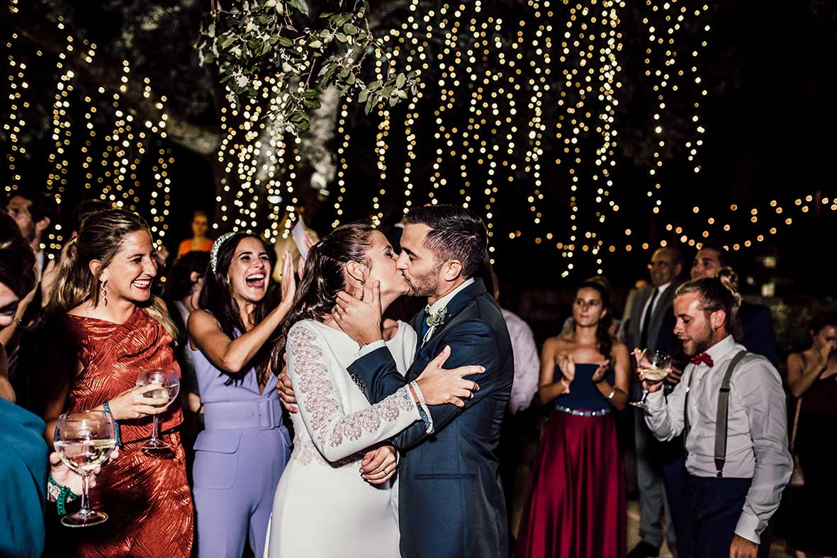 "ALT"boda finca comassema beso final