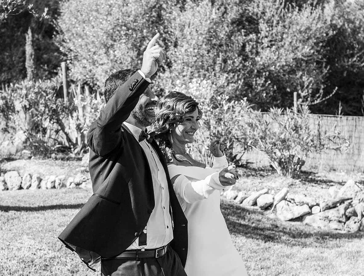 "ALT"wedding reportage in mallorca arms up