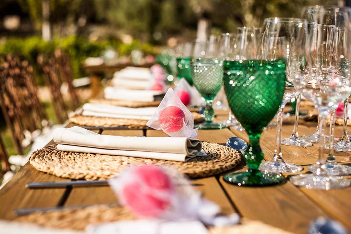 "ALT"wedding reportage in mallorca red noses in table 