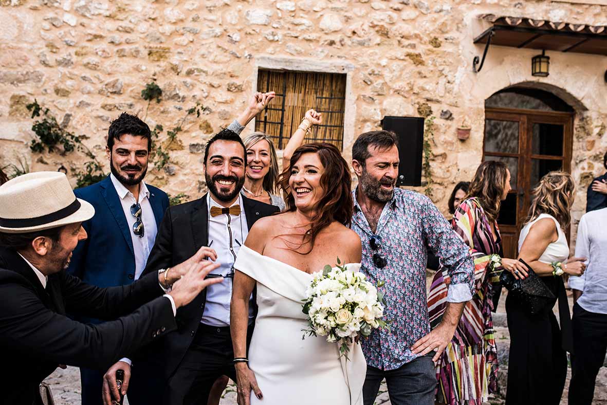 "ALT"wedding reportage in mallorca friends