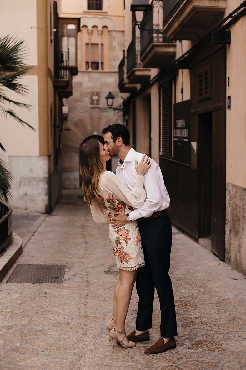 "ALT"elopement en mallorca beso romántico"