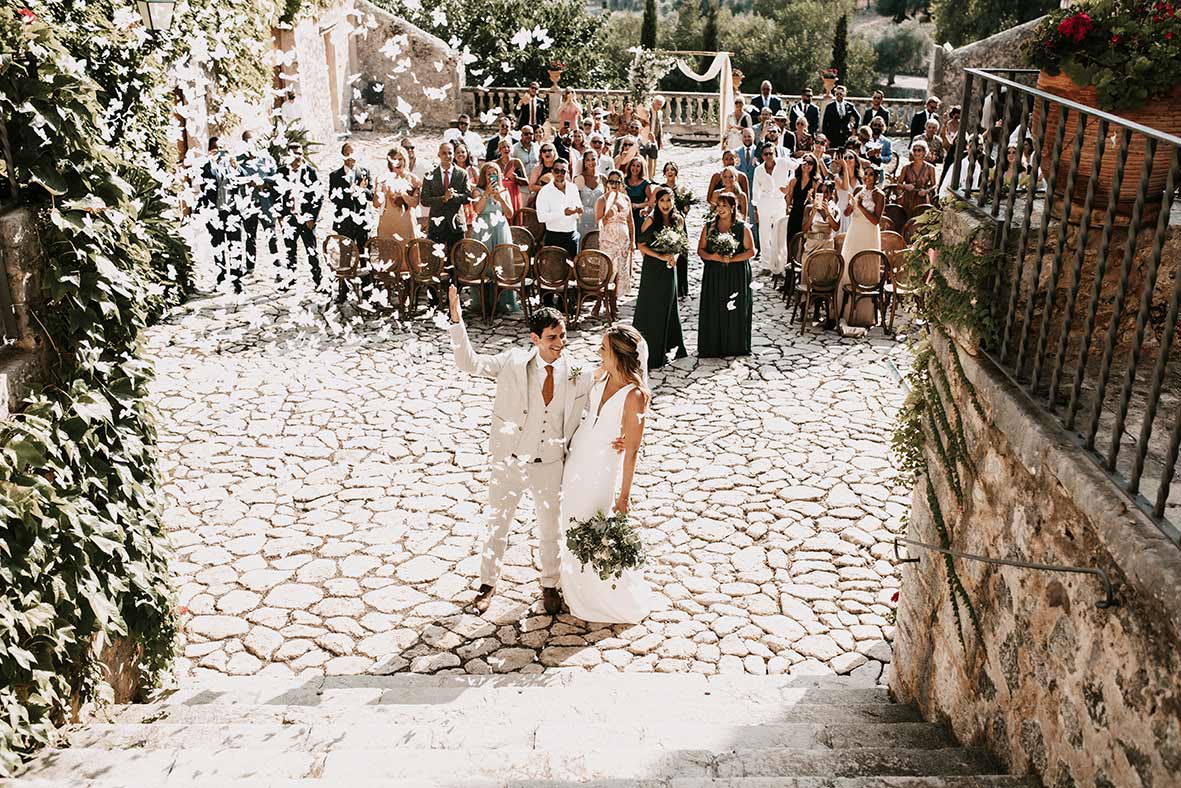 "ALT"fotógrafo de boda finca comassema momento confetti"