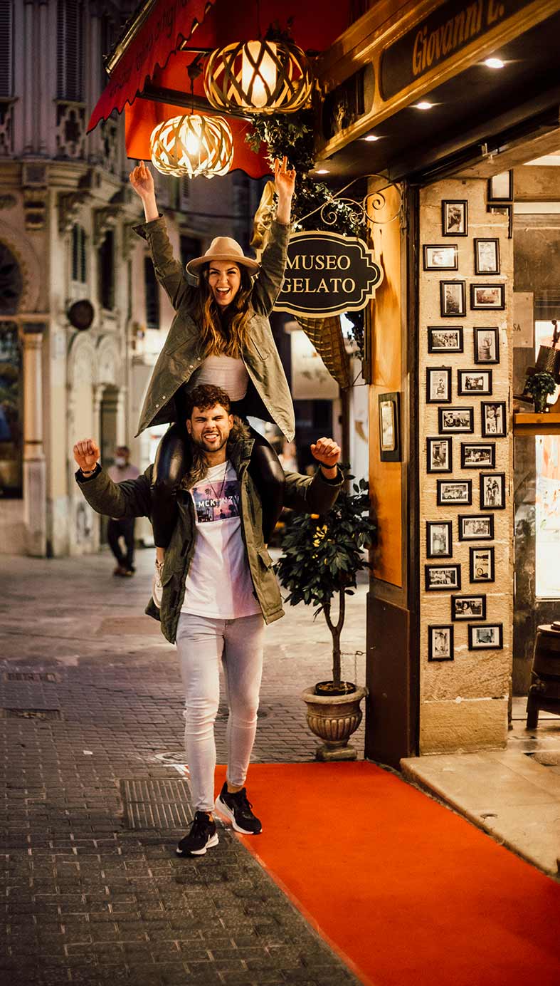 "ALT"fotos de pareja por calles de Mallorca diversión"