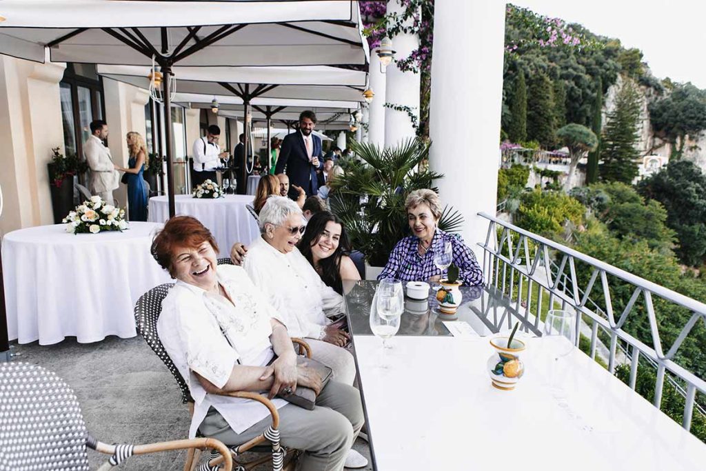 "ALT"fotógrafo de boda en Amalfi familia"