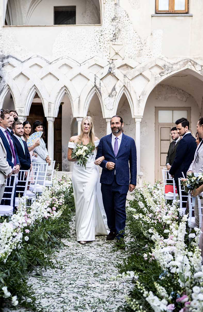 "ALT"fotógrafo de boda en Amalfi entrada novia"