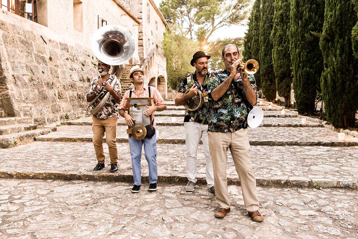 "ALT"boda en finca els calderers monkey doo band"