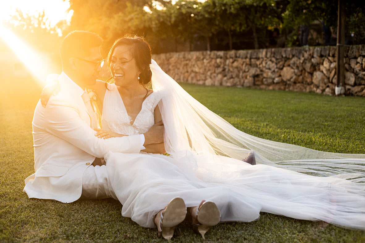 "ALT"boda filipina en Mallorca sentados fotos pareja"