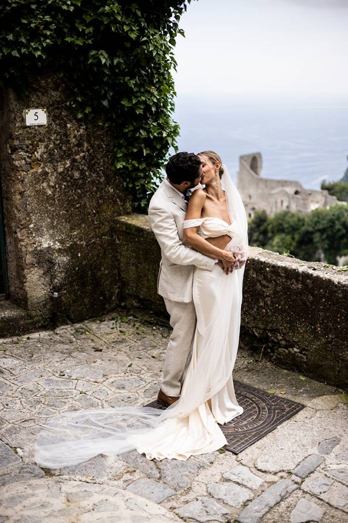 "ALT"boda en la costa amalfitana beso fotos pareja"