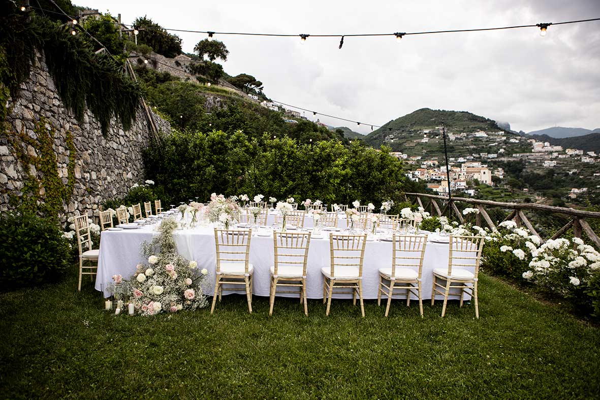 "ALT"boda en la costa amalfitana mesas banquete"