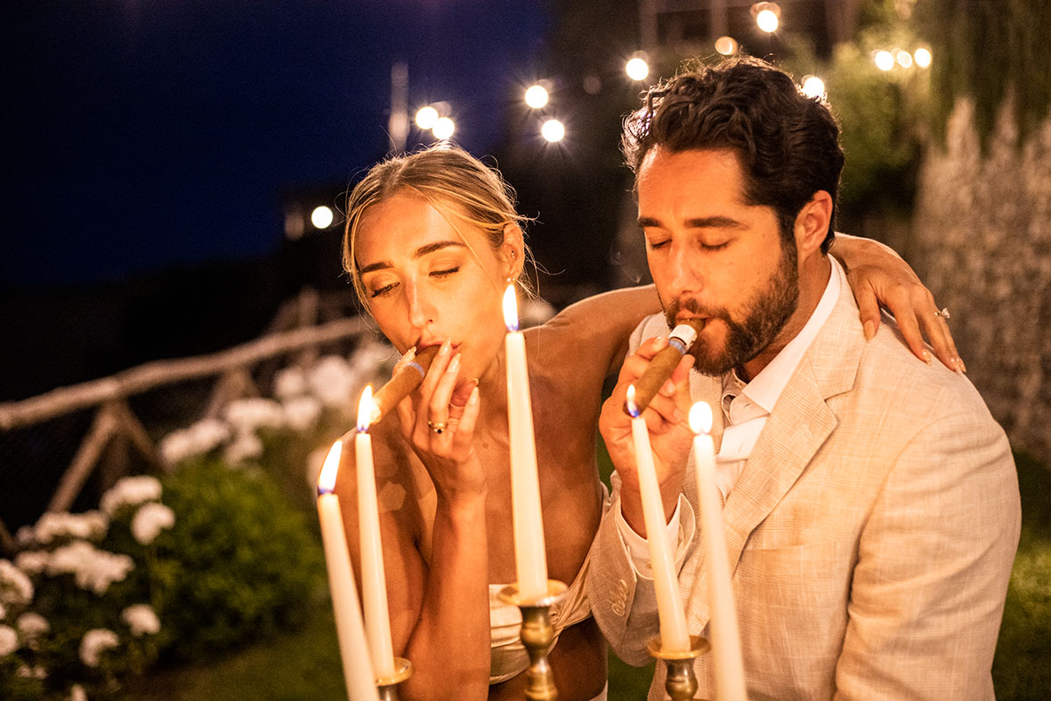 "ALT"boda en la costa amalfitana puros y candelabro"