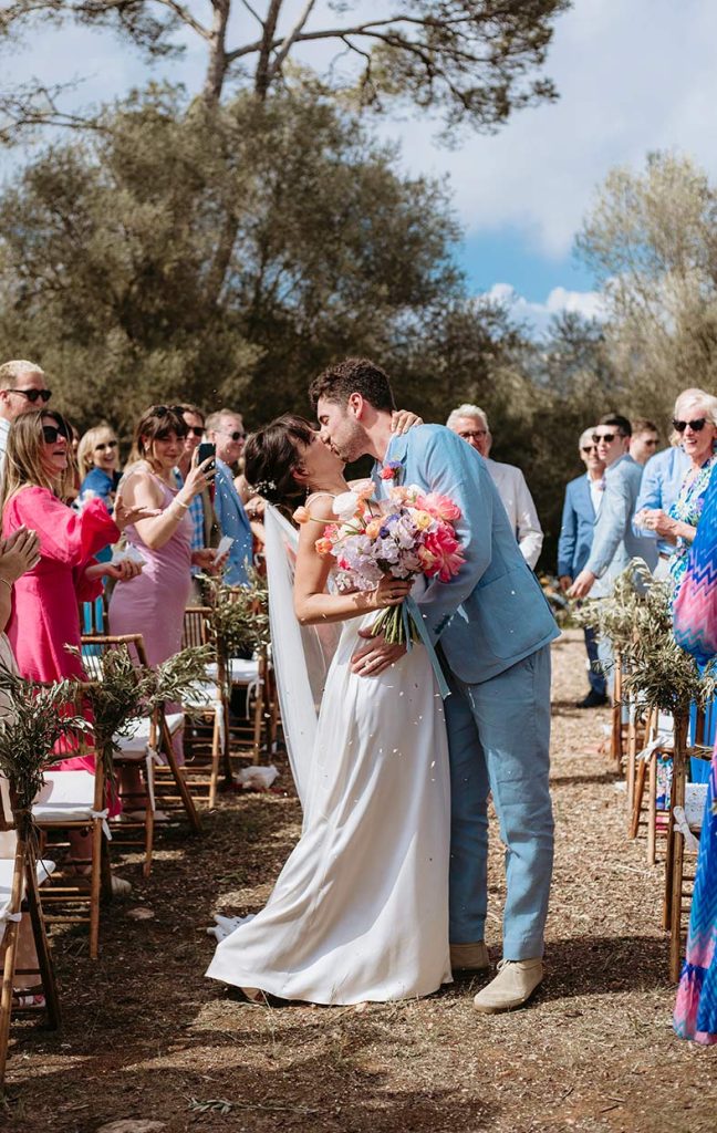 "ALT"boda inglesa en mallorca beso salida"