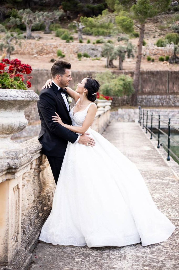 "ALT"boda coreana en finca comassema mallorca pareja elegante"