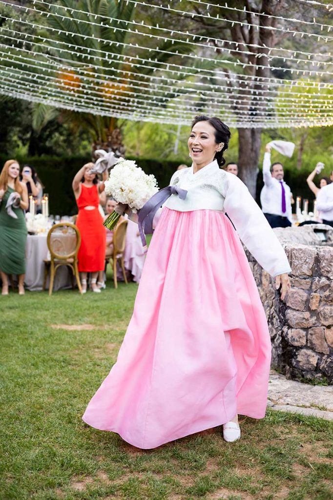 "ALT"boda coreana en finca comassema mallorca feliz bailando"