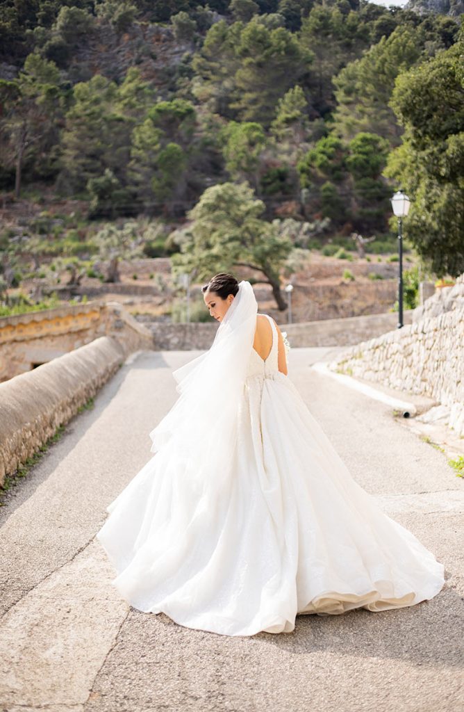 "ALT"boda coreana en finca comassema mallorca vestido cola"