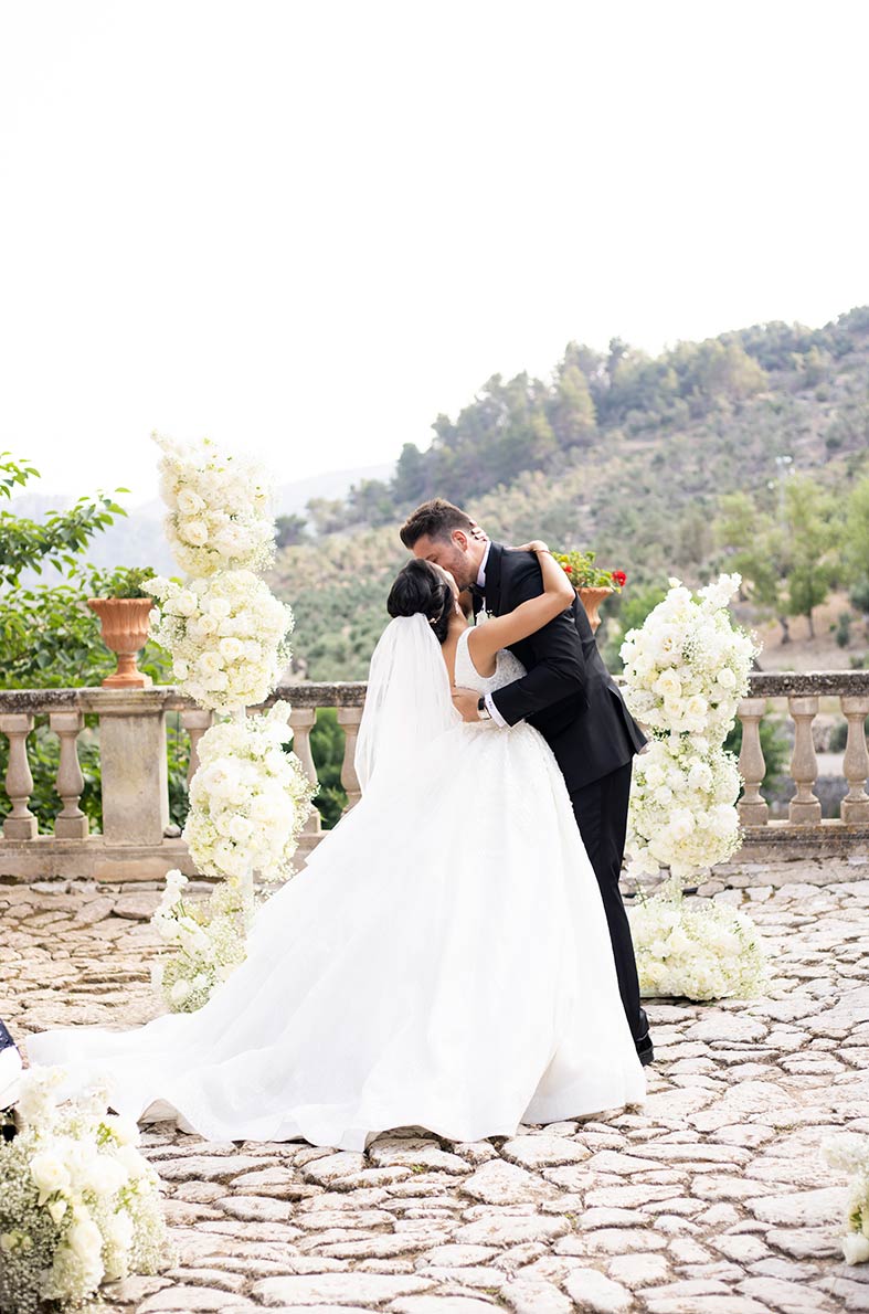 "ALT"boda coreana en finca comassema mallorca beso fin ceremonia"