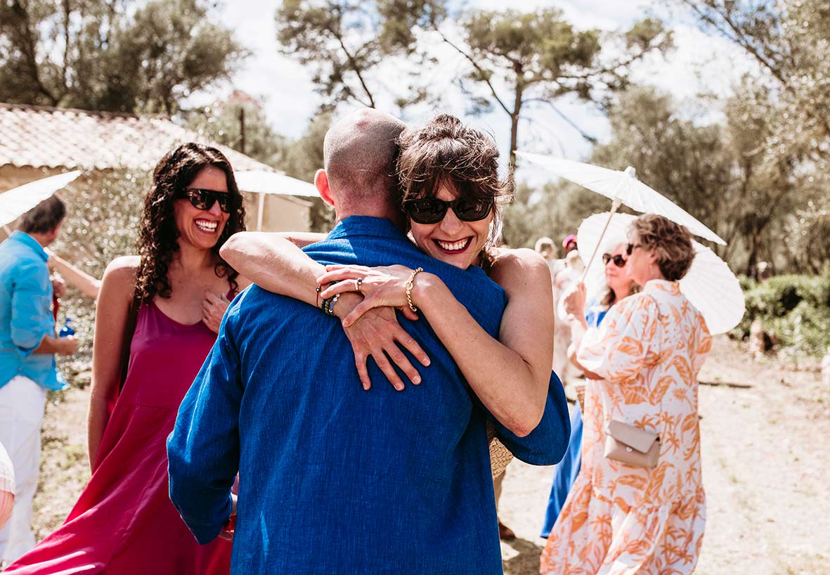 "ALT"boda inglesa en mallorca abrazo"