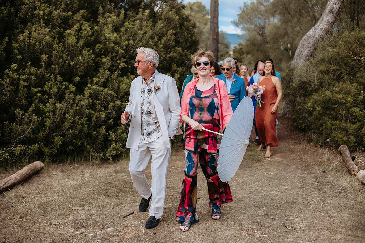 "ALT"boda inglesa en mallorca padres salida ceremonia"