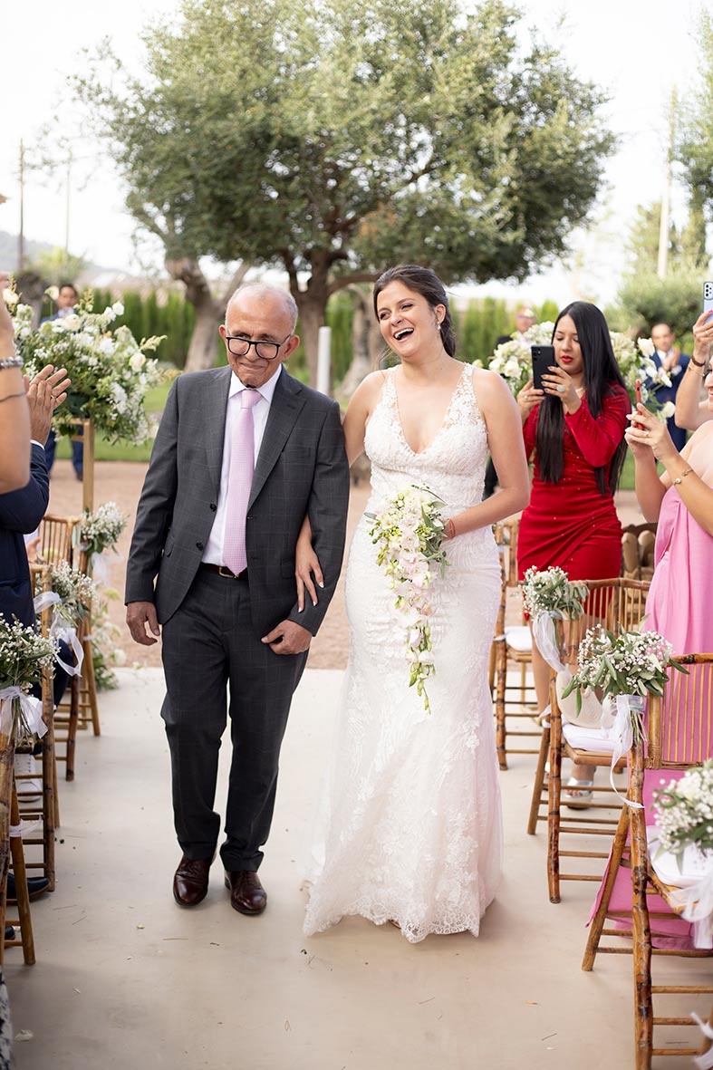 "ALT"fotógrafo de boda en finca morneta entrada novia"