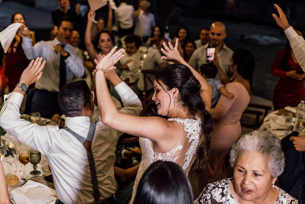 "ALT"fotógrafo de boda en finca morneta entrada novia"