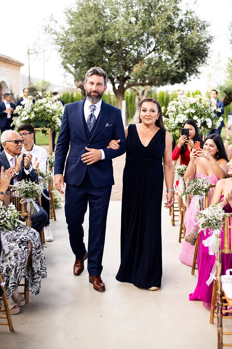 "ALT"fotógrafo de boda en finca morneta entrada novio"