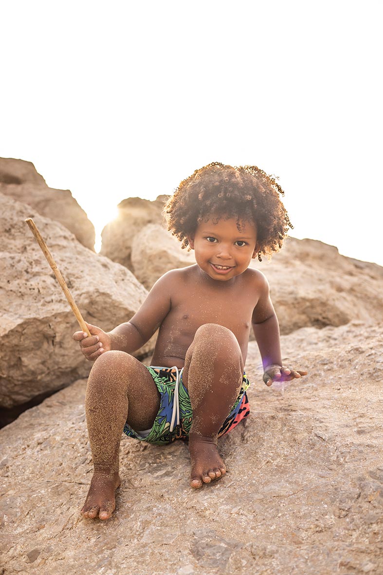 "ALT"fotografo para book a niños mallorca en las rocas"