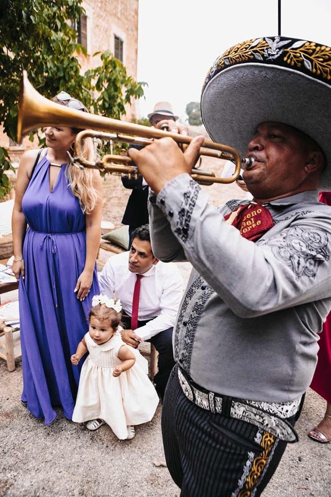 "ALT"boda mexicana en finca son maixella mallorca niña mariachis"