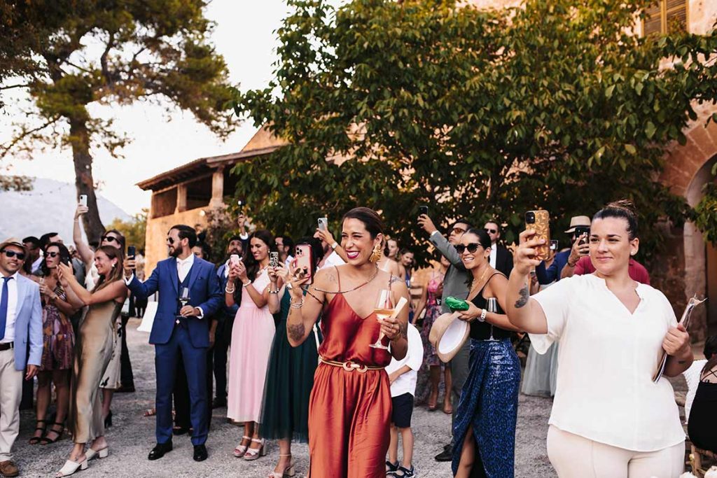 "ALT"boda mexicana en finca son maixella mallorca invitados grabando"