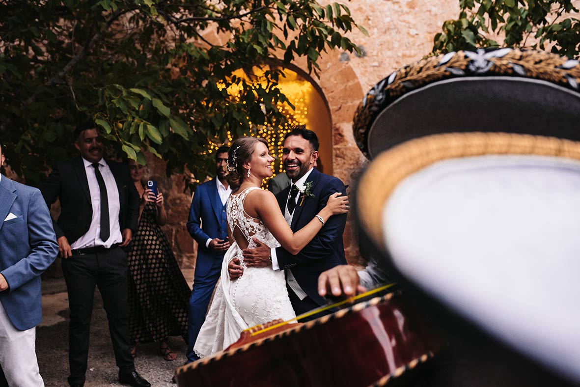 "ALT"boda mexicana en finca son maixella mallorca bailando agarrados"