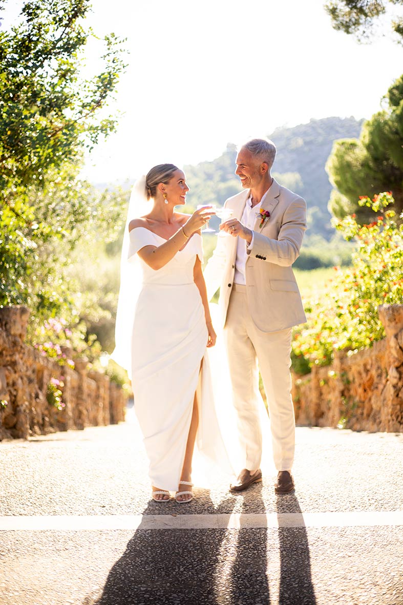 "ALT"fotógrafo en Mallorca son Togores brindis pareja escaleras color"