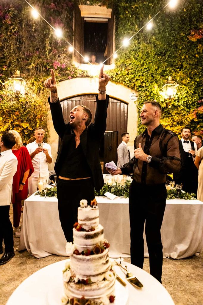 "ALT"boda lgtbi en mallorca felices momento tarta"