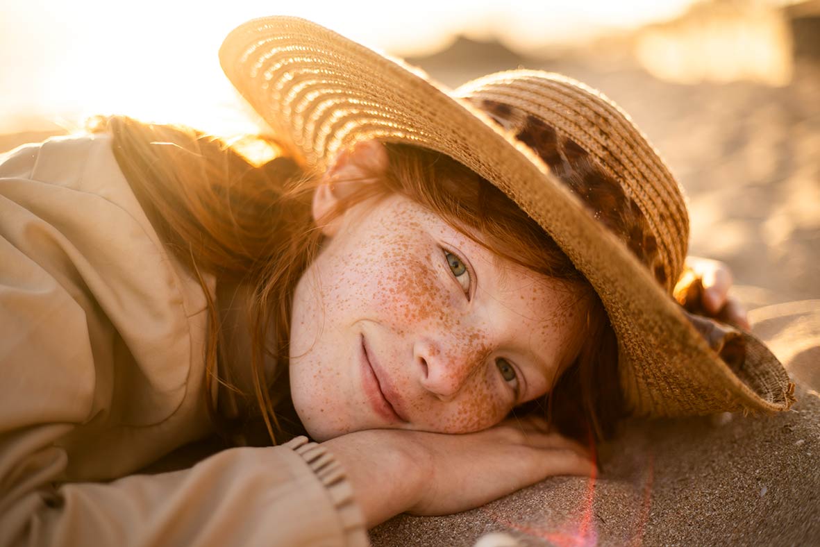 "alt"book a niña modelo en mallorca mirada"