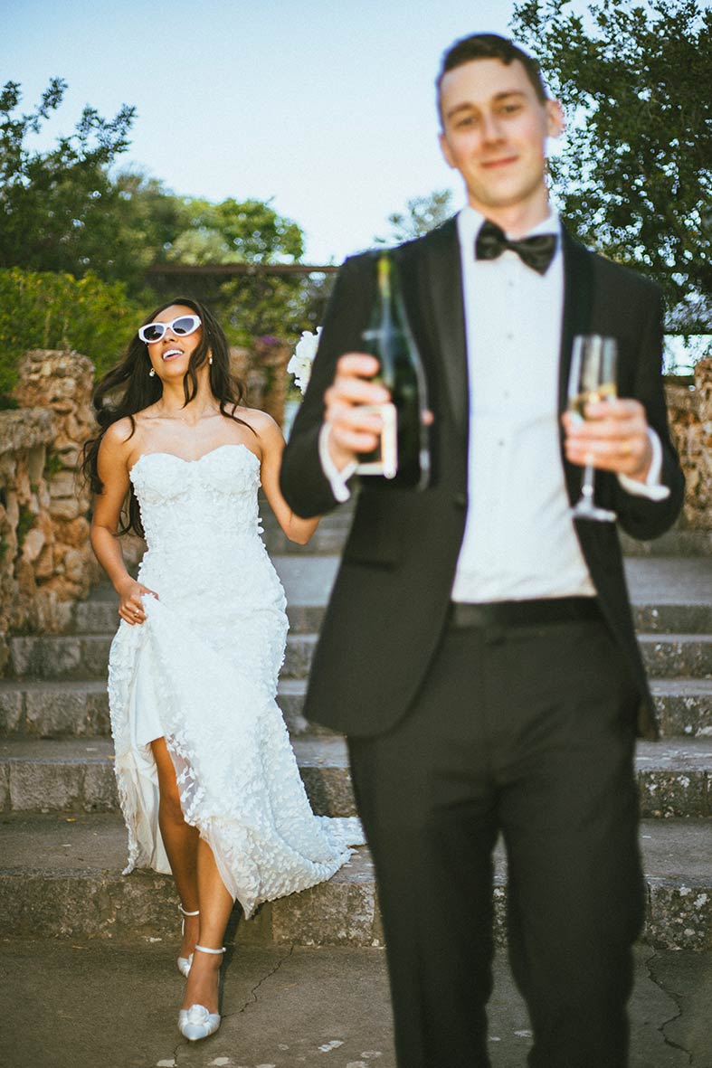 "alt"son togores boda en mallorca gafas escalera"