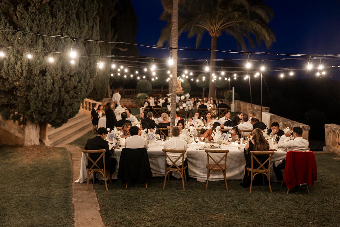 "alt"son togores boda en mallorca vista general banquete noche"