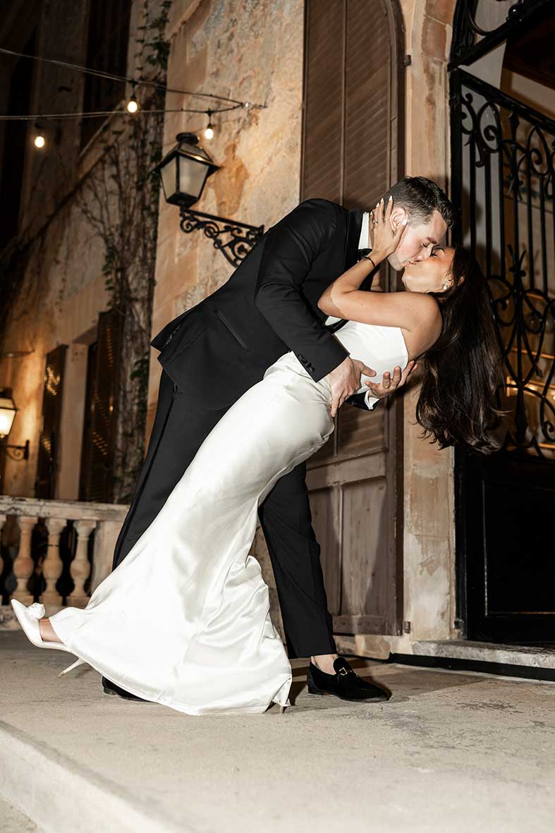 "alt"son togores boda en mallorca beso baile"