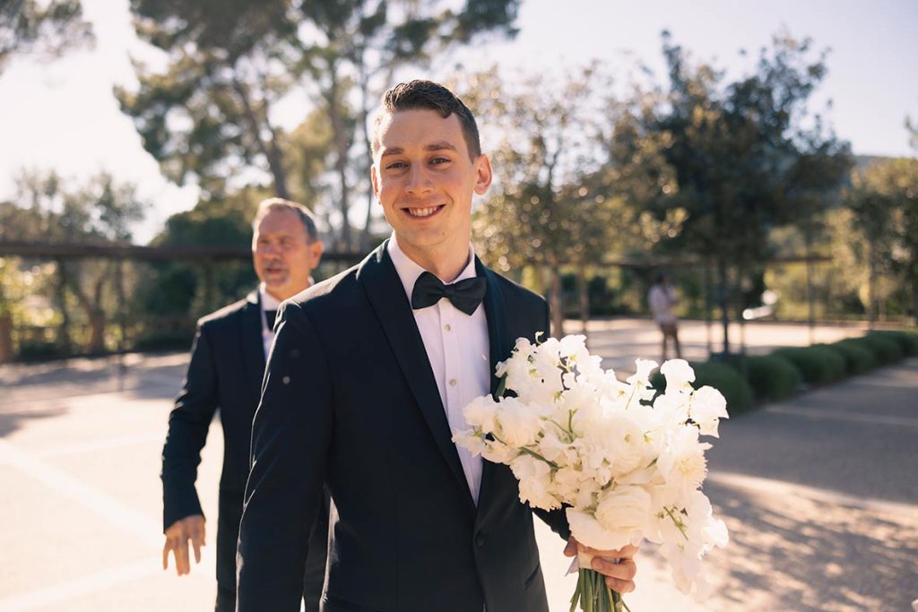 "alt"son togores boda en mallorca novio ramo"