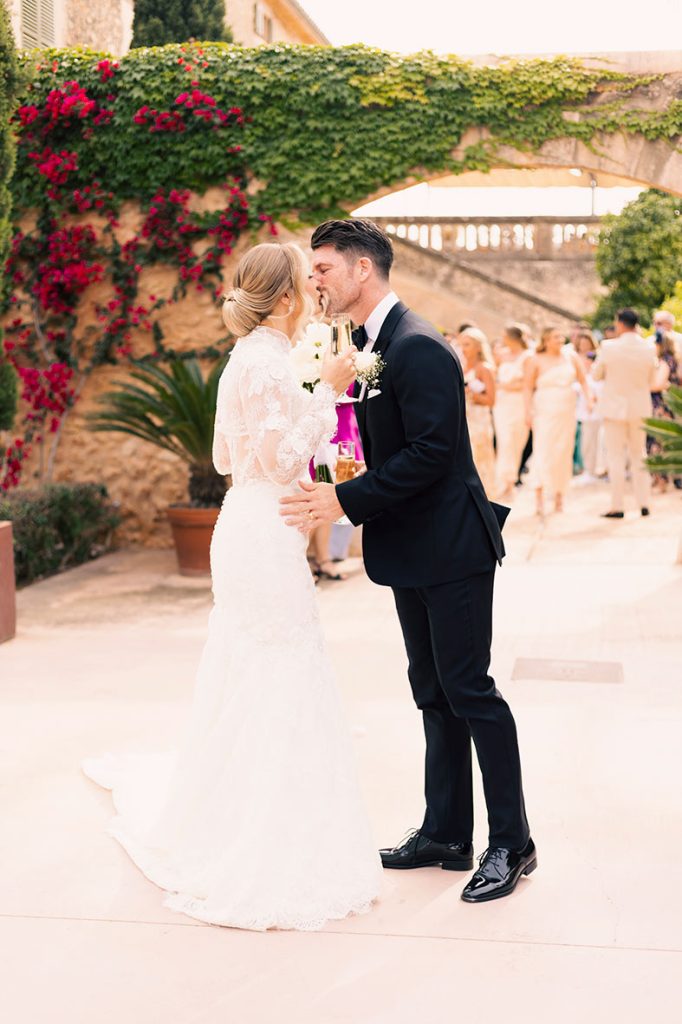 "alt"boda en finca son mir mallorca beso cava"