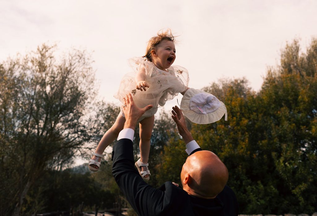 "alt"boda en finca las barracas mallorca niña"