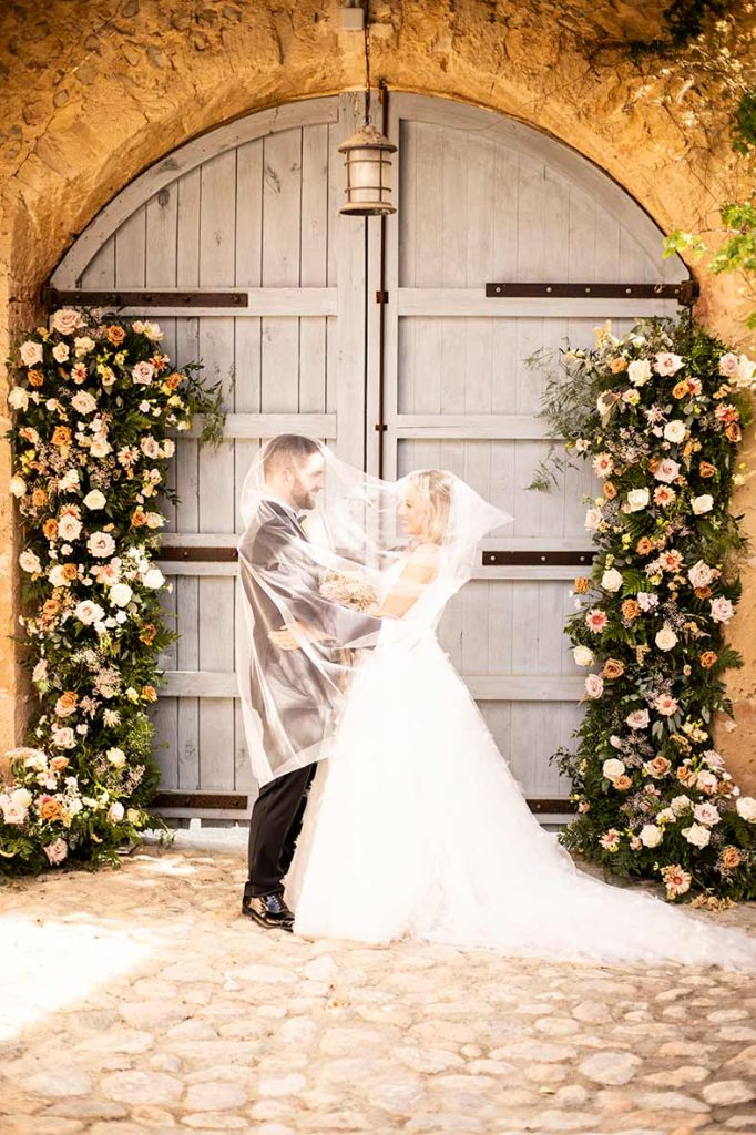 "alt"boda en finca las barracas mallorca fotos pareja velo"