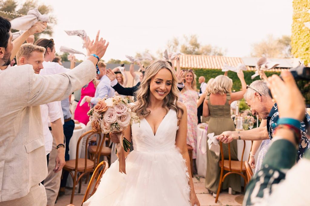 "alt"boda en finca las barracas mallorca entrada banquete"