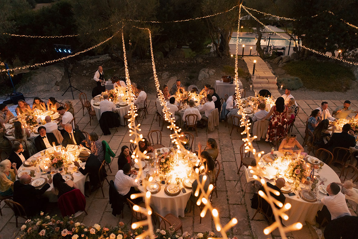 "alt"boda en finca las barracas mallorca banquete luces"