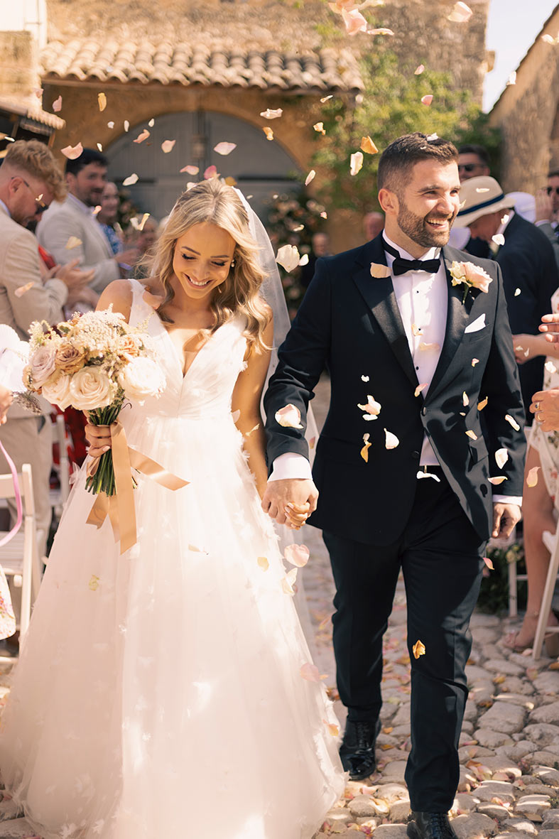 "alt"boda en finca las barracas mallorca salida ceremonia"