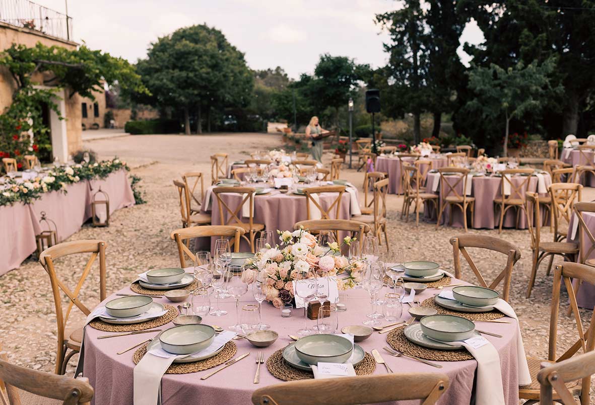 "alt"fotografo de boda lgtb en mallorca mesas banquete"