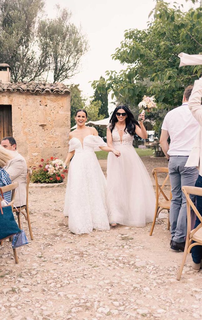 "alt"fotografo de boda lgtb en mallorca entrada cena"