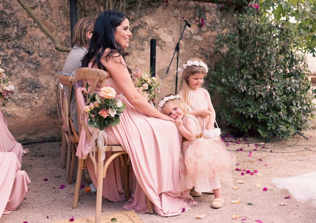 "alt"fotografo de boda lgtb en mallorca flower girls"