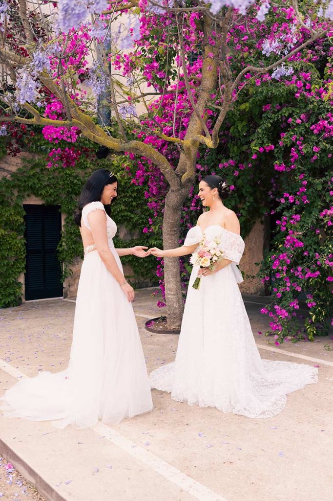 "alt"fotografo de boda lgtb en mallorca sorprendidas"