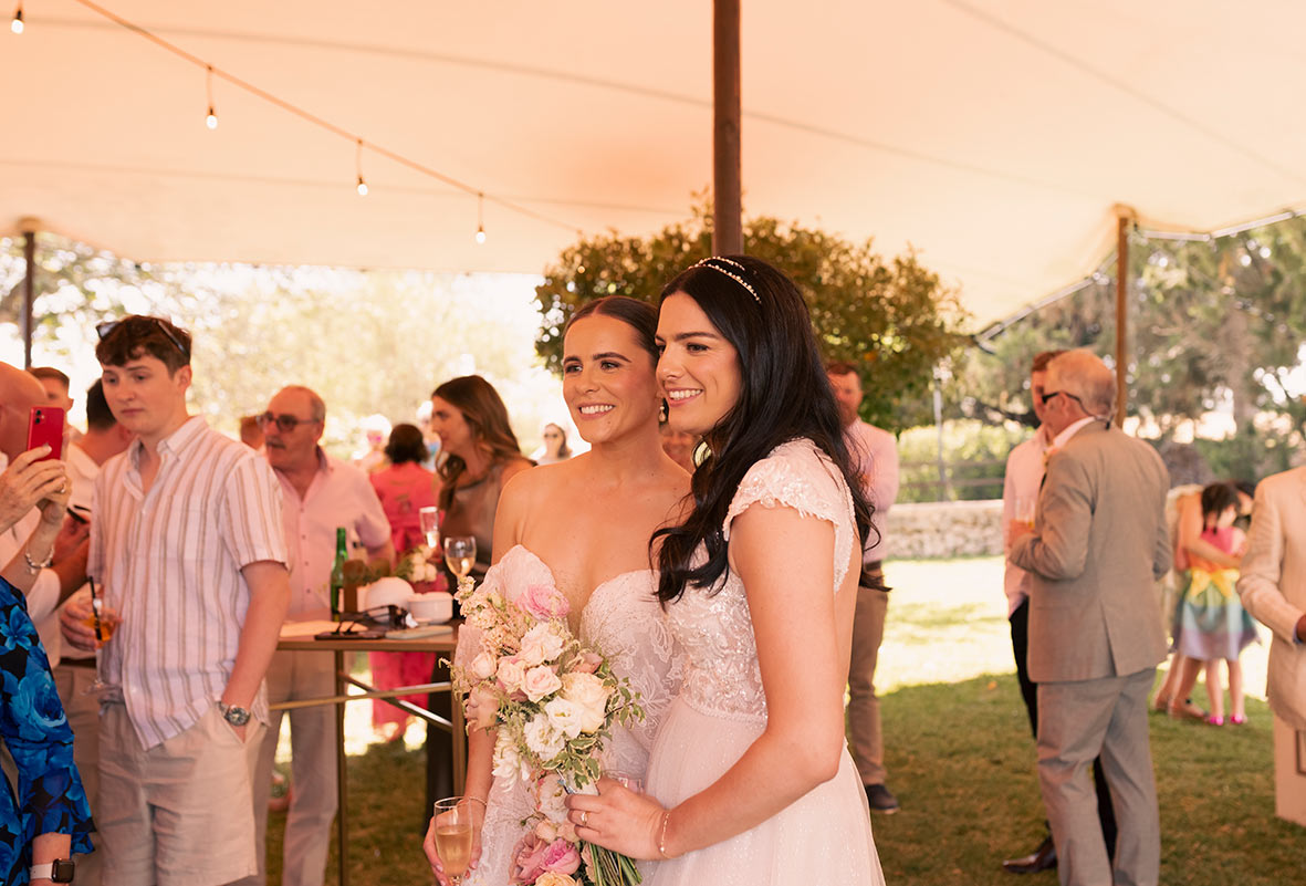 "alt"fotografo de boda lgtb en mallorca entrada coctel"